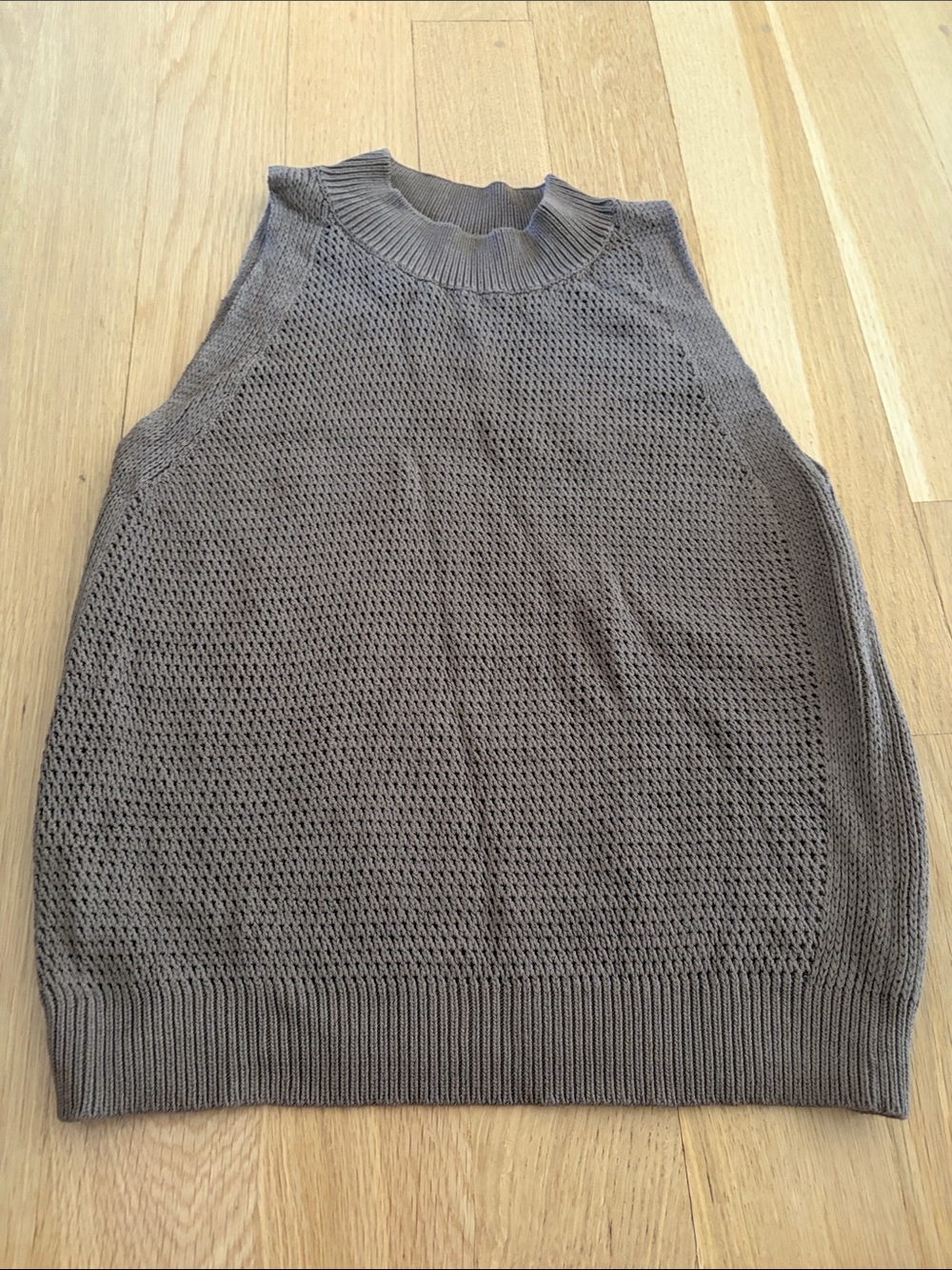 Commense Women's Sleeveless Crewneck Knit Top - Brown